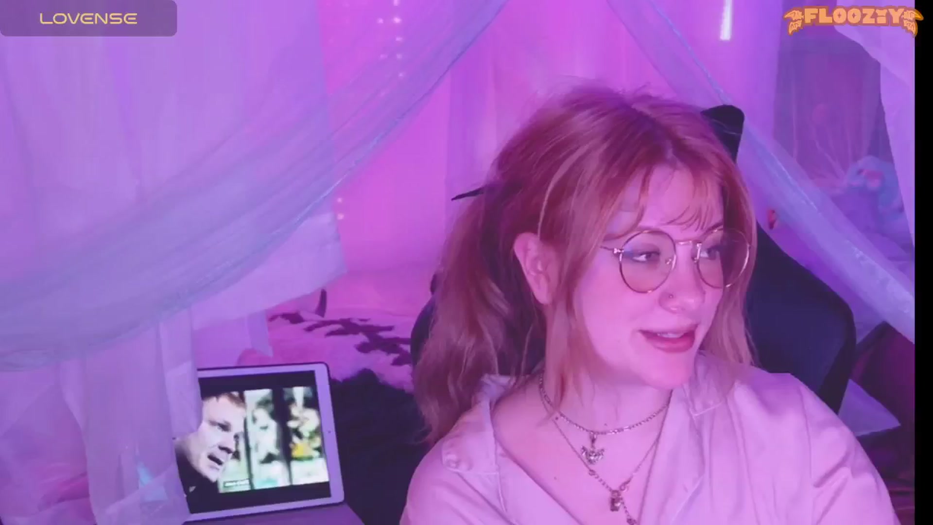Gallery image thumbnail from flooziy's myfreecams stream on, 04/30/2024, 14:54 image 19 of 20