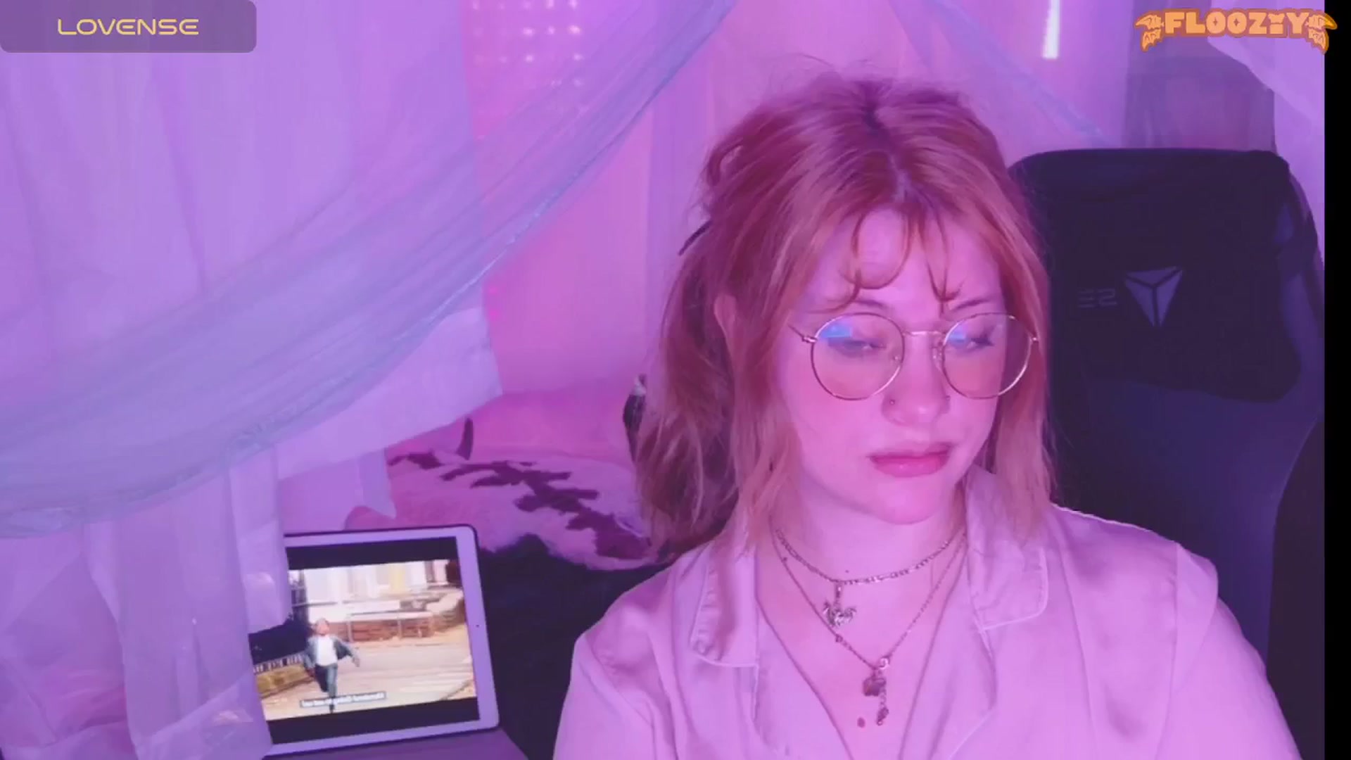 Gallery image thumbnail from flooziy's myfreecams stream on, 04/30/2024, 14:54 image 7 of 20