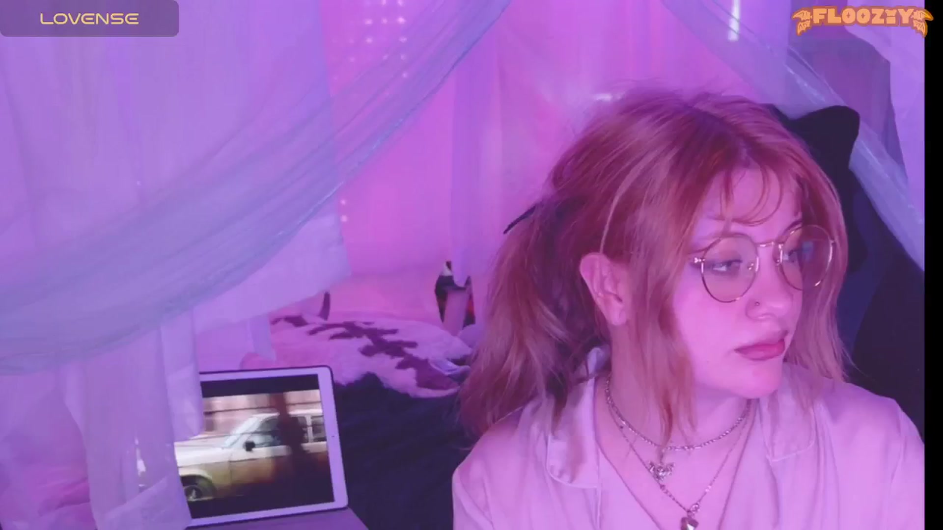 Gallery image thumbnail from flooziy's myfreecams stream on, 04/30/2024, 14:54 image 18 of 20