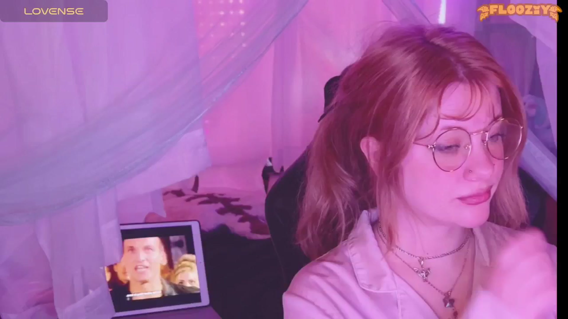 Gallery image thumbnail from flooziy's myfreecams stream on, 04/30/2024, 14:54 image 17 of 20