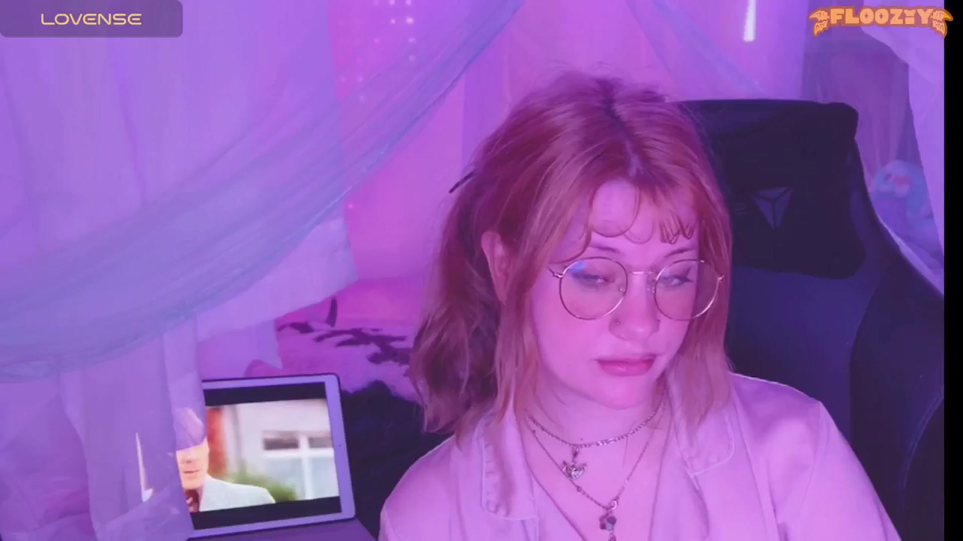 Gallery image thumbnail from flooziy's myfreecams stream on, 04/30/2024, 14:54 image 6 of 20