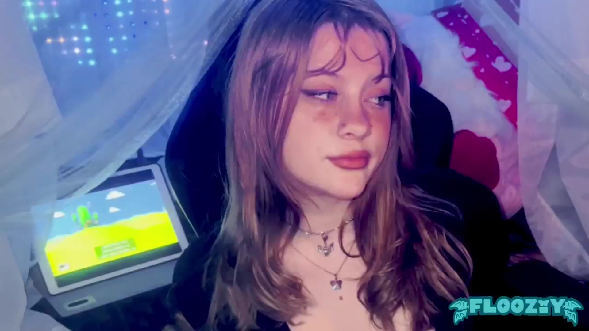 Gallery image thumbnail from flooziy's myfreecams stream on, 05/10/2024, 07:46 image 11 of 20