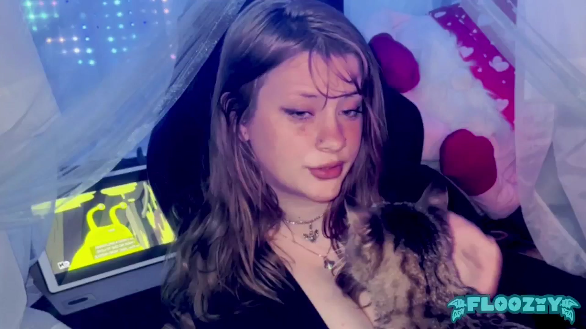 Gallery image thumbnail from flooziy's myfreecams stream on, 05/10/2024, 07:46 image 14 of 20