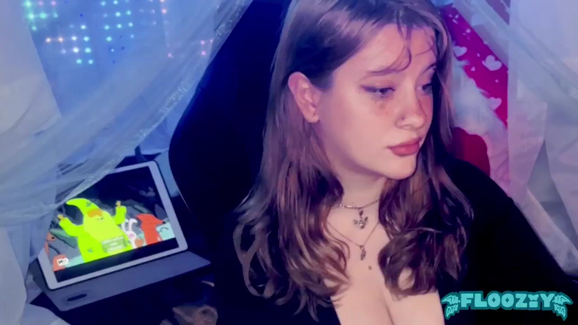 Gallery image thumbnail from flooziy's myfreecams stream on, 05/10/2024, 07:46 image 8 of 20