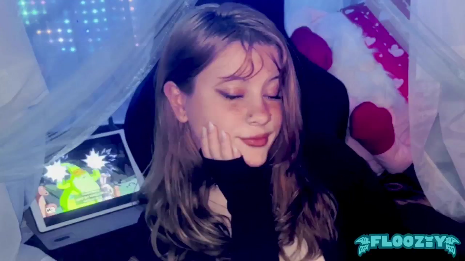 Gallery image thumbnail from flooziy's myfreecams stream on, 05/10/2024, 07:46 image 5 of 20