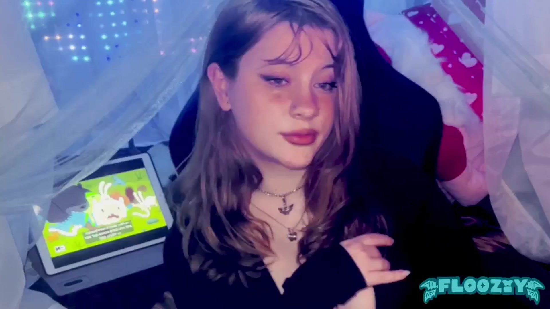 Gallery image thumbnail from flooziy's myfreecams stream on, 05/10/2024, 07:46 image 4 of 20