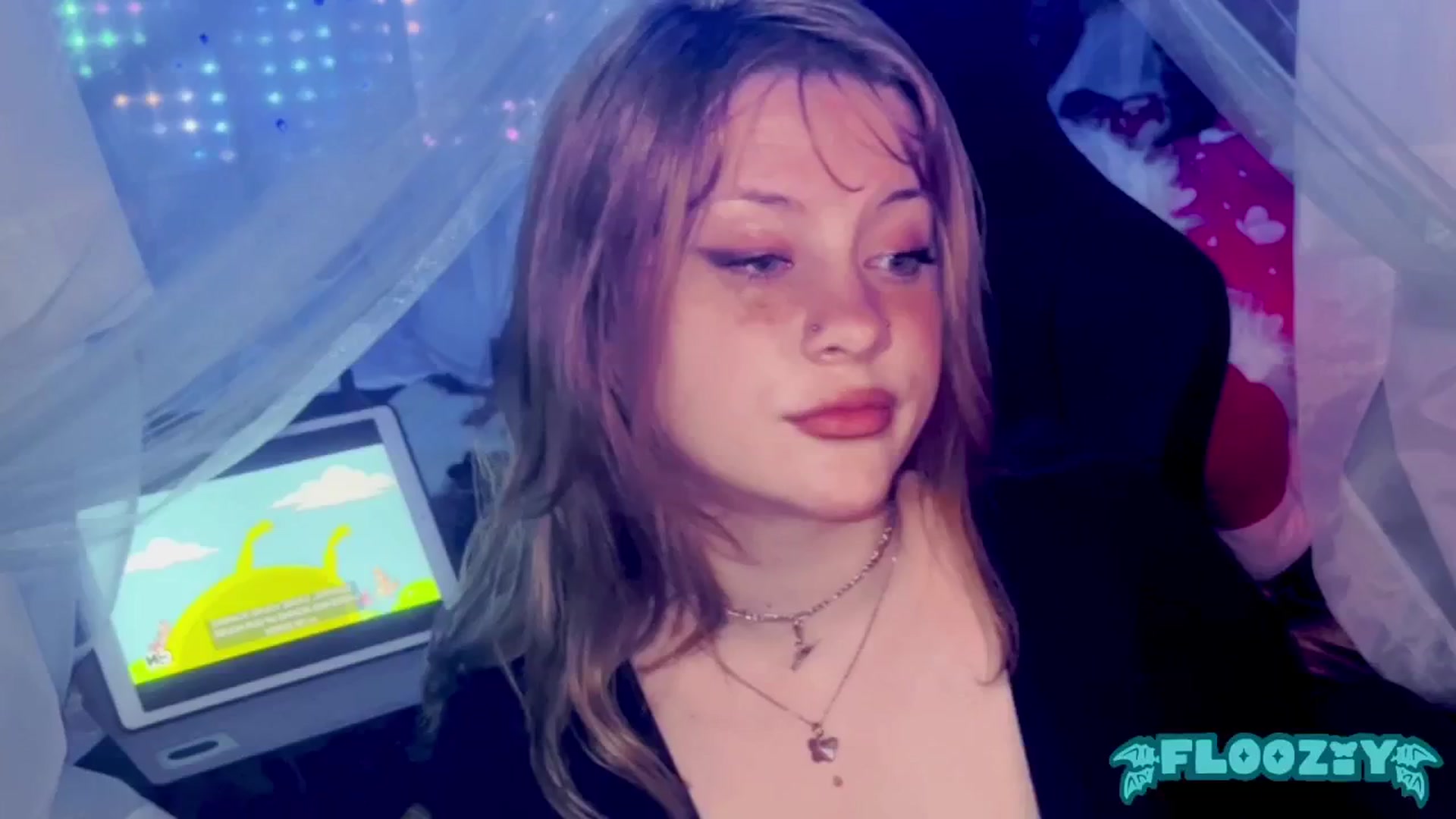 Gallery image thumbnail from flooziy's myfreecams stream on, 05/10/2024, 07:46 image 18 of 20
