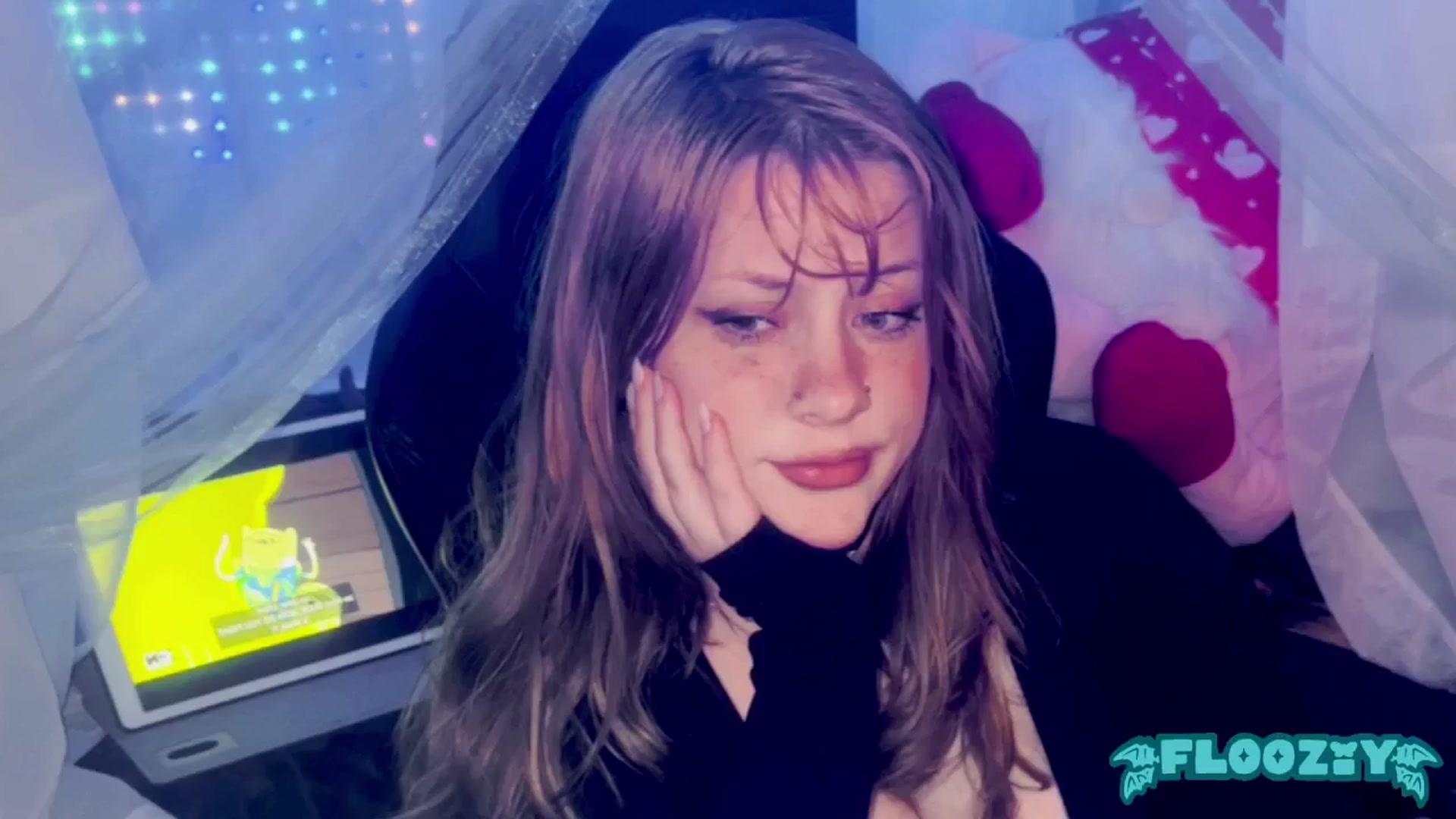 Gallery image thumbnail from flooziy's myfreecams stream on, 05/10/2024, 07:46 image 13 of 20