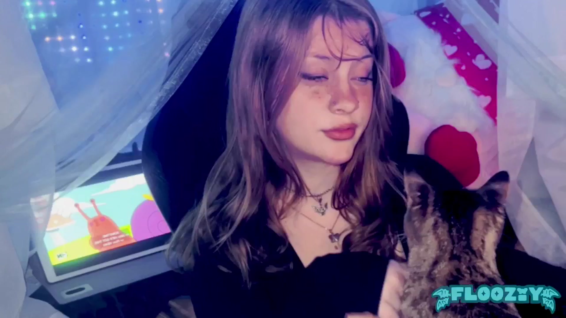 Gallery image thumbnail from flooziy's myfreecams stream on, 05/10/2024, 07:46 image 17 of 20