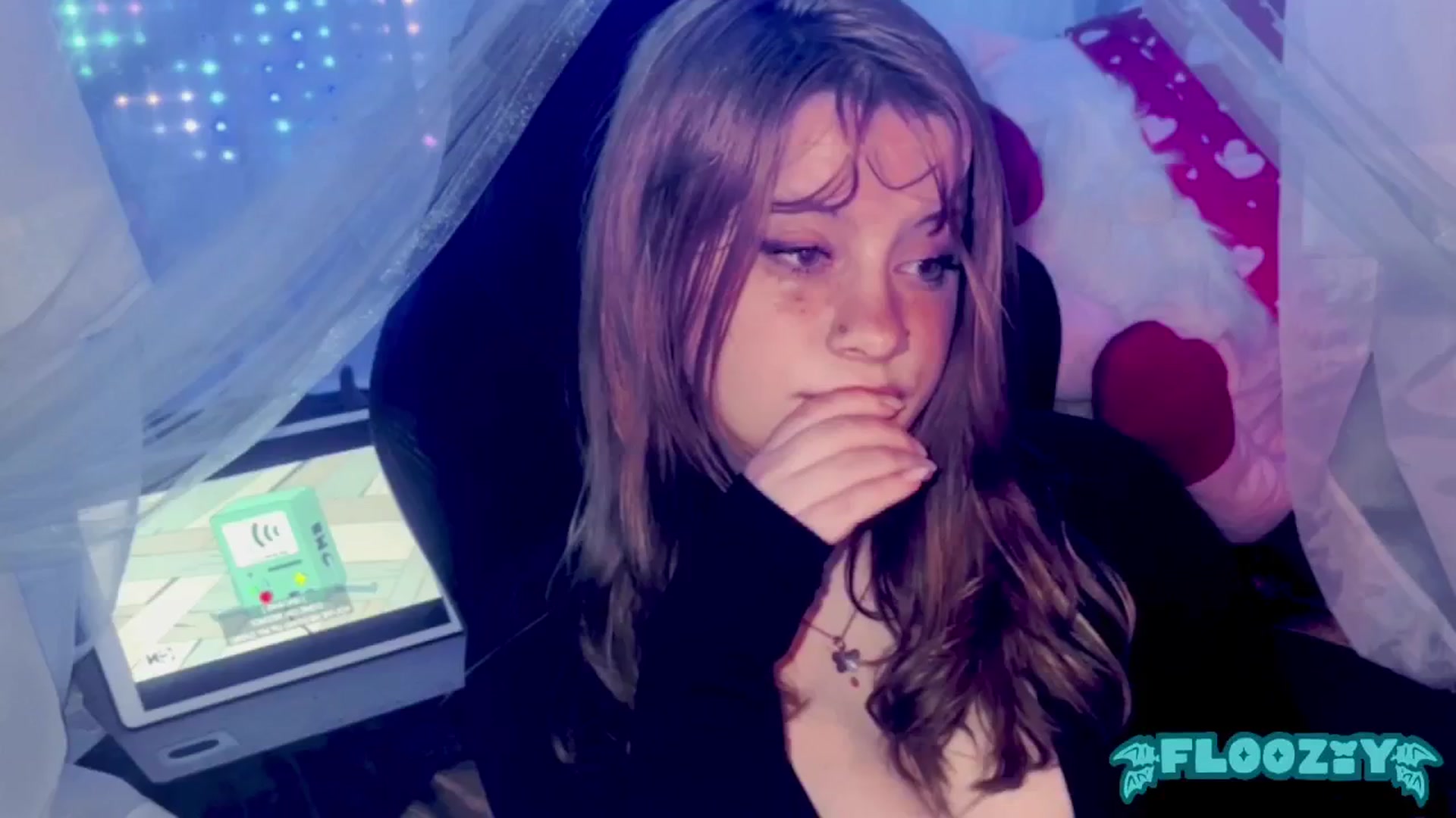 Gallery image thumbnail from flooziy's myfreecams stream on, 05/10/2024, 07:46 image 12 of 20