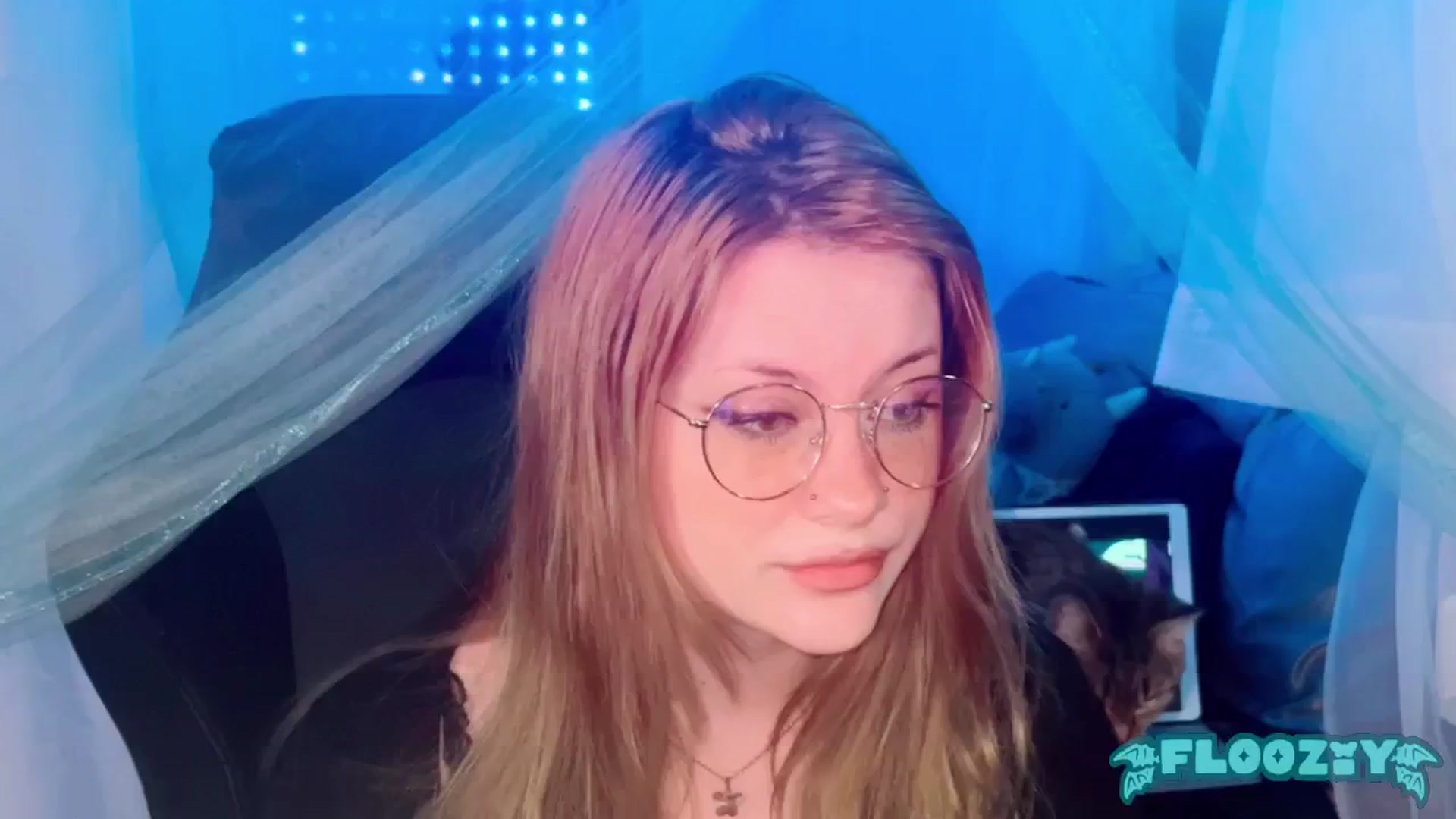 Gallery image thumbnail from flooziy's myfreecams stream on, 05/13/2024, 11:00 image 19 of 20