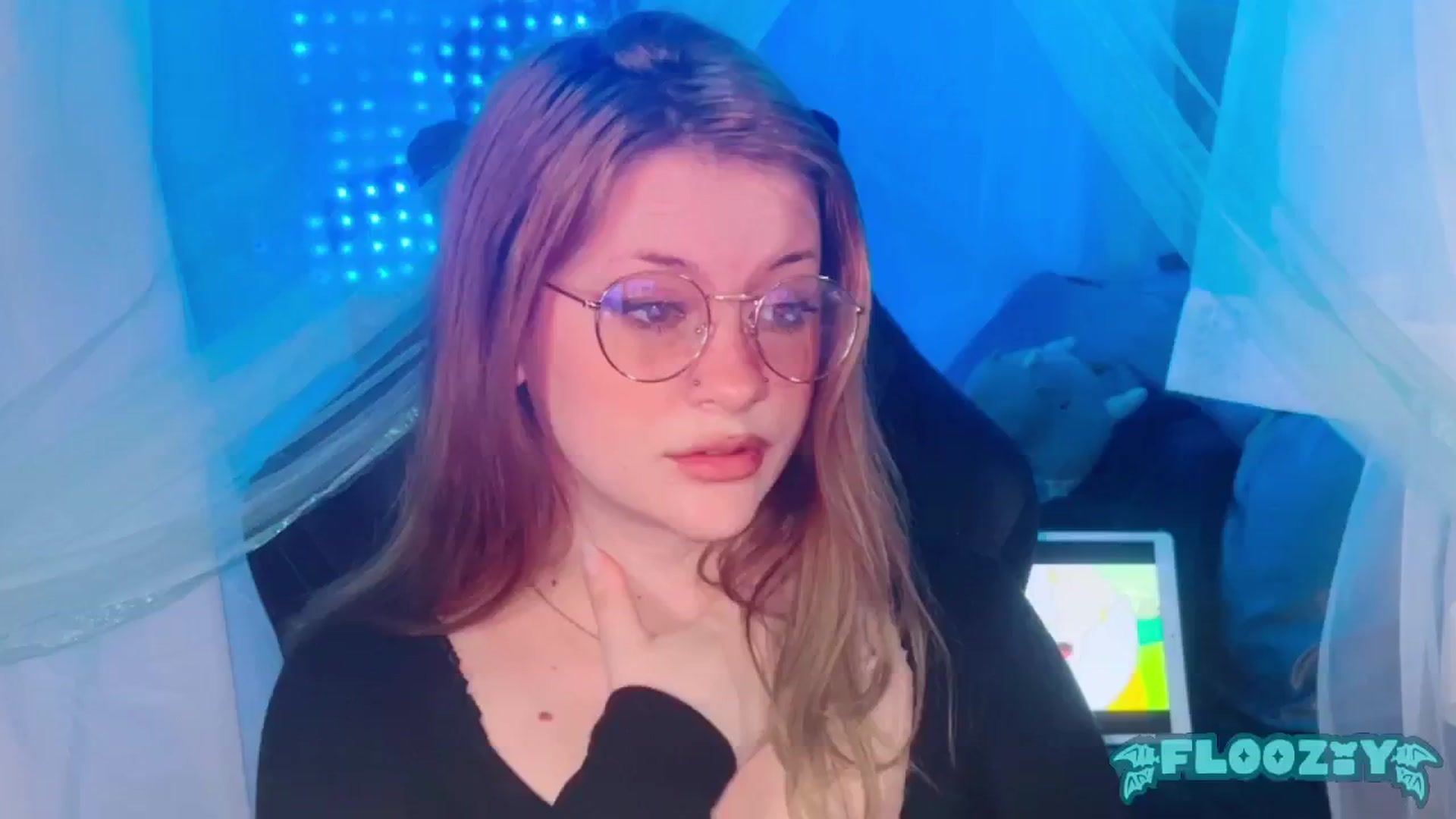 Gallery image thumbnail from flooziy's myfreecams stream on, 05/13/2024, 11:00 image 18 of 20