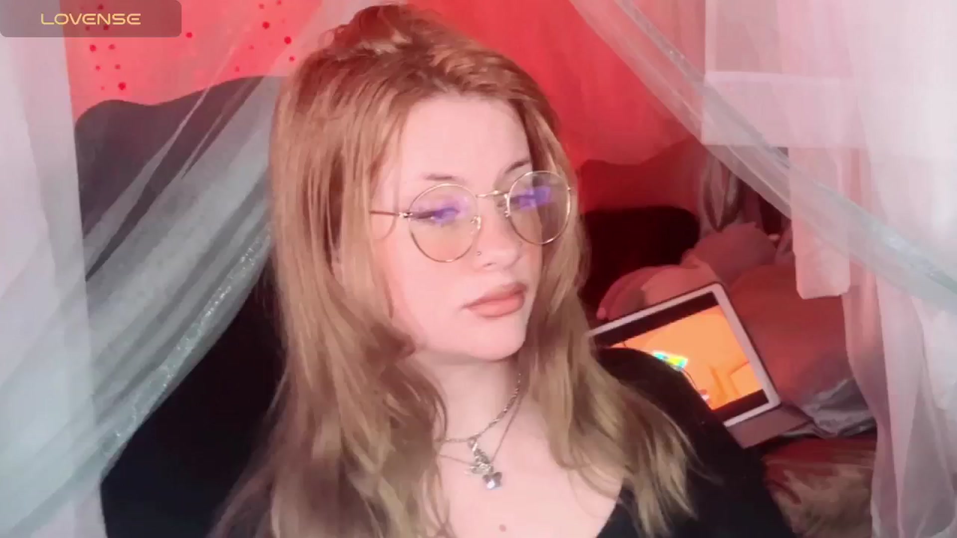 Gallery image thumbnail from flooziy's myfreecams stream on, 05/14/2024, 08:45 image 11 of 20