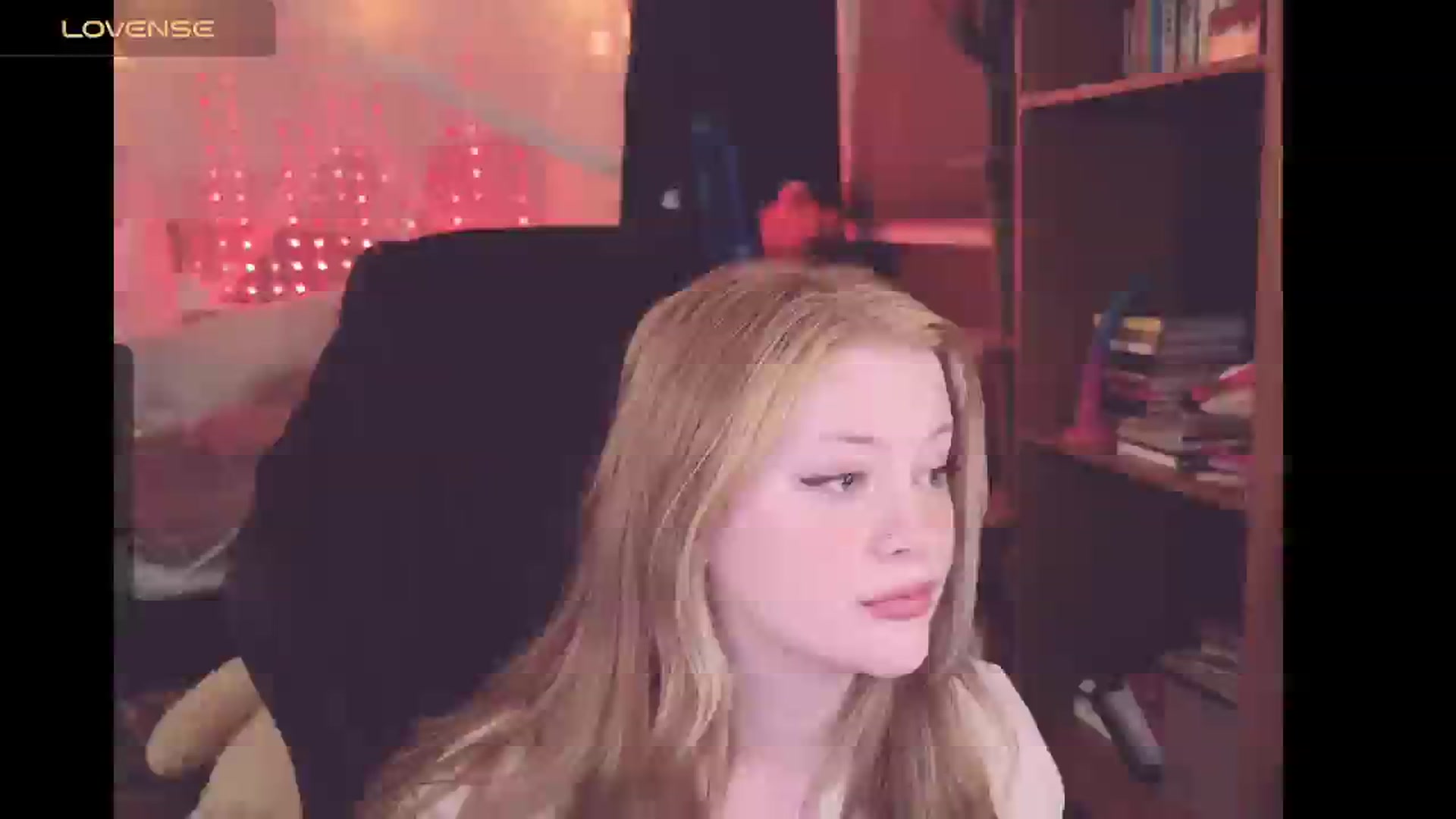 Gallery image thumbnail from flooziy's myfreecams stream on, 06/12/2024, 04:55 image 16 of 20