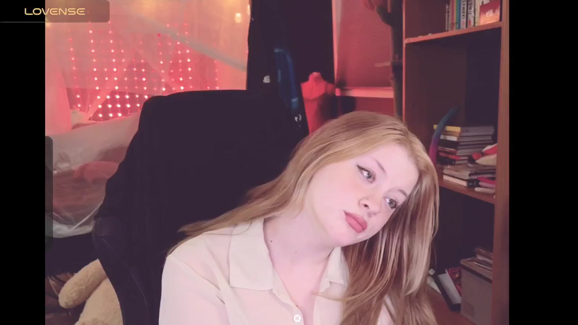 Gallery image thumbnail from flooziy's myfreecams stream on, 06/12/2024, 04:55 image 20 of 20