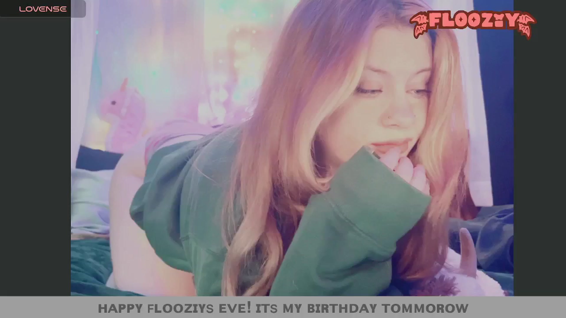 Gallery image thumbnail from flooziy's myfreecams stream on, 07/10/2024, 10:16 image 8 of 20