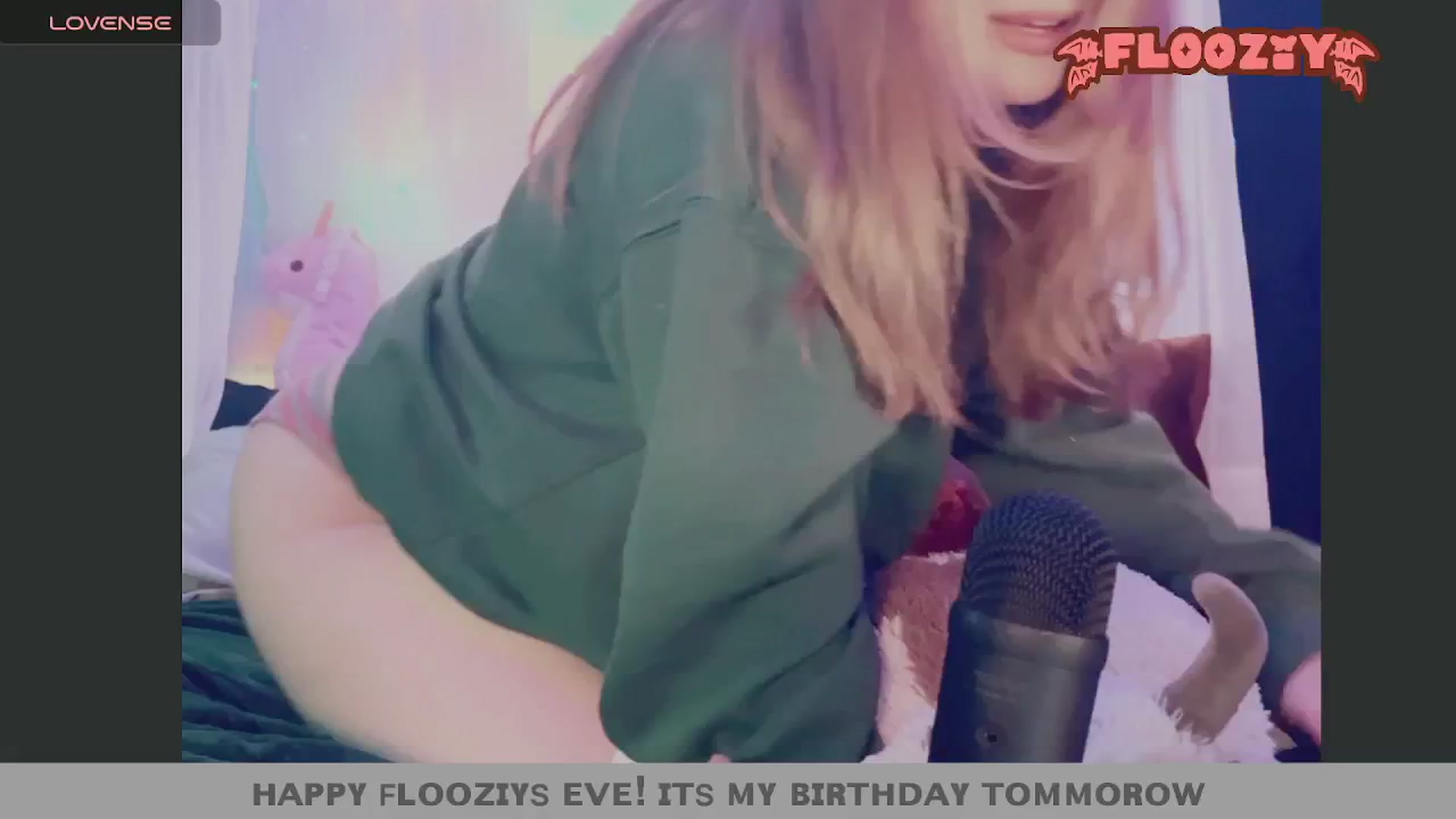 Gallery image thumbnail from flooziy's myfreecams stream on, 07/10/2024, 10:16 image 14 of 20
