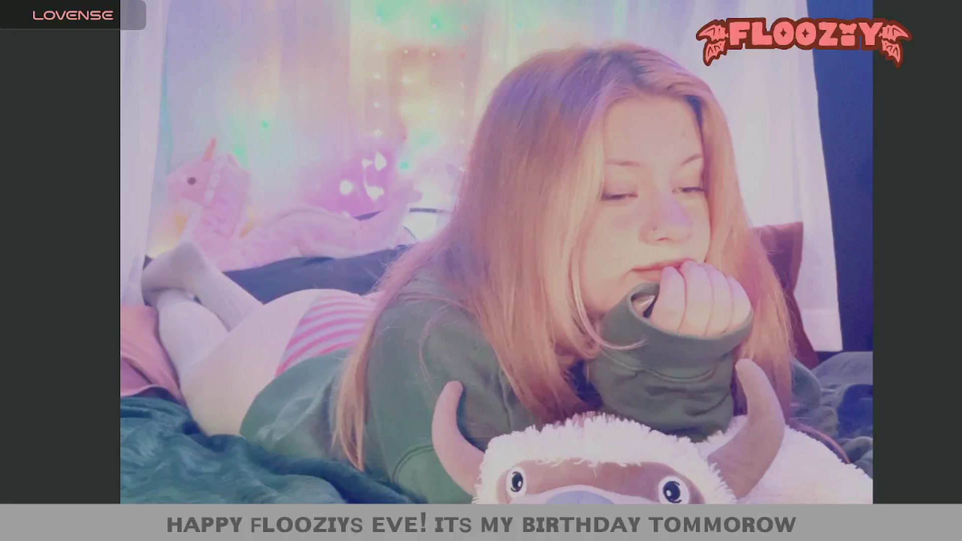 Gallery image thumbnail from flooziy's myfreecams stream on, 07/10/2024, 11:13 image 16 of 20