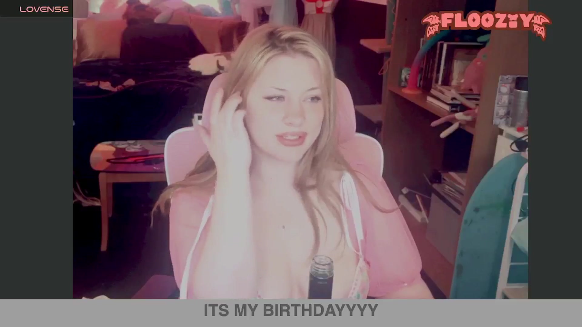 Gallery image thumbnail from flooziy's myfreecams stream on, 07/12/2024, 08:19 image 11 of 20
