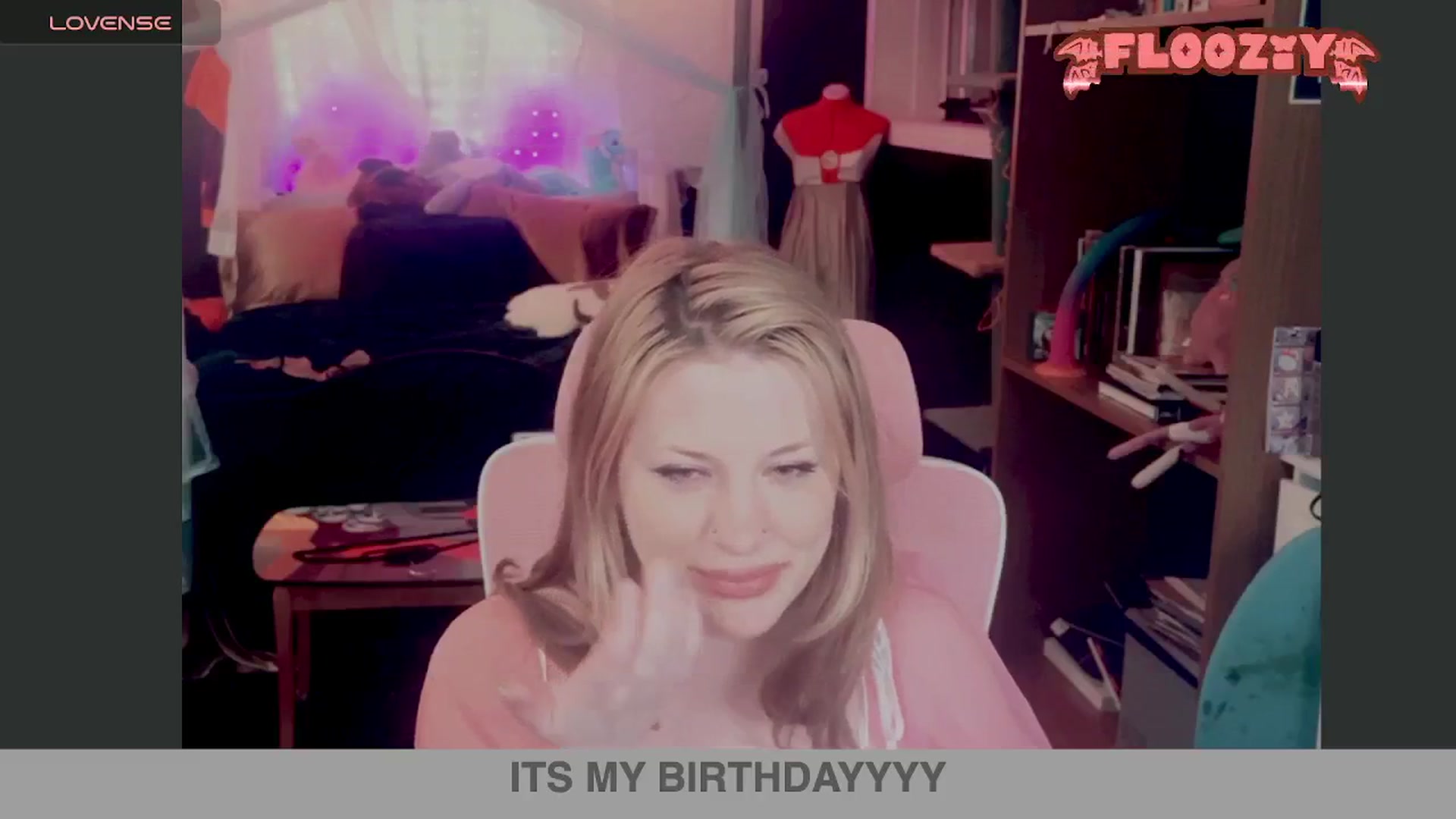 Gallery image thumbnail from flooziy's myfreecams stream on, 07/12/2024, 08:19 image 12 of 20