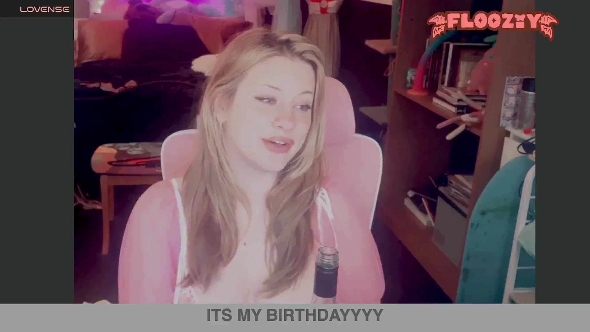 Gallery image thumbnail from flooziy's myfreecams stream on, 07/12/2024, 08:19 image 10 of 20
