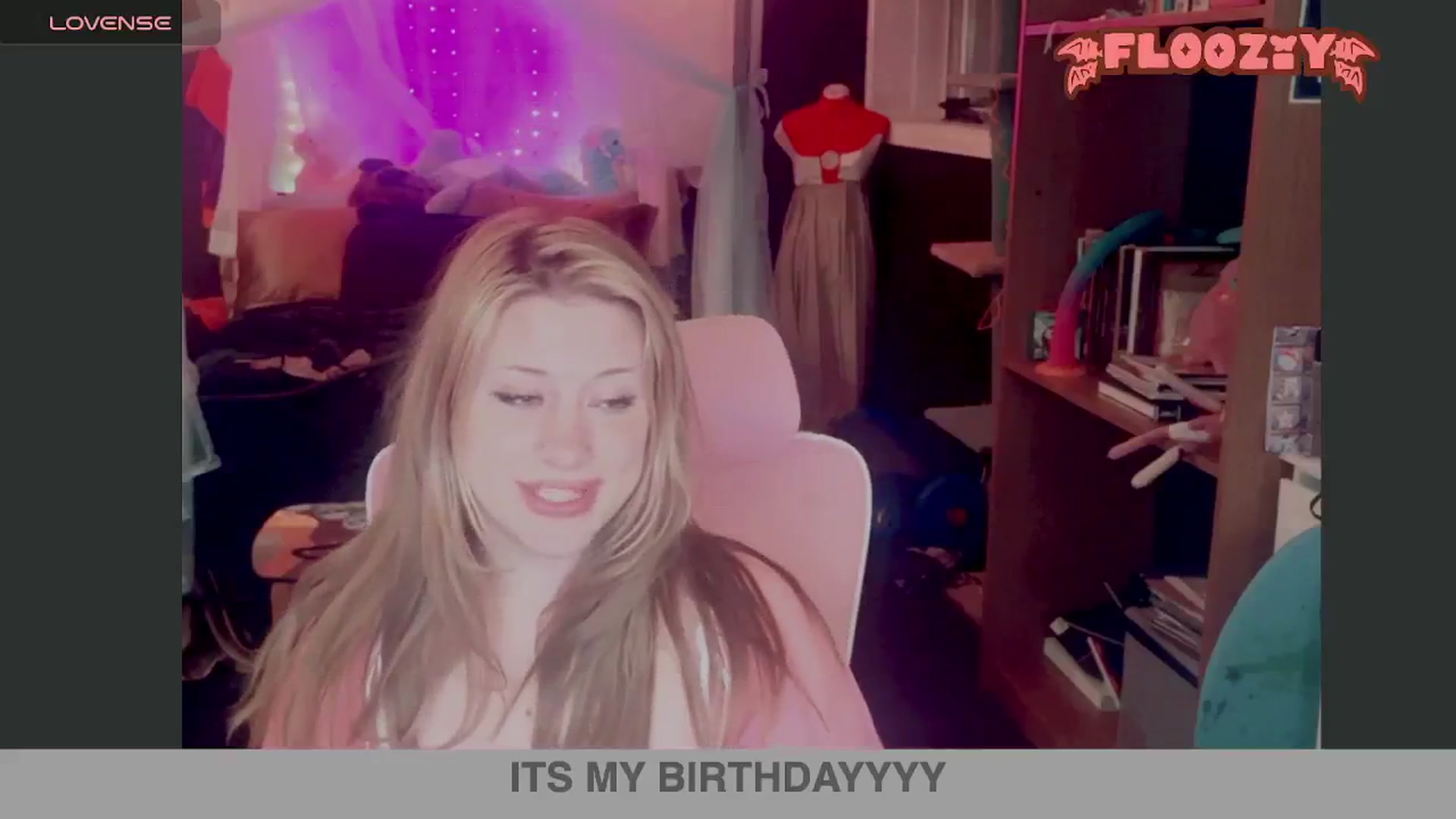 Gallery image thumbnail from flooziy's myfreecams stream on, 07/12/2024, 08:19 image 16 of 20