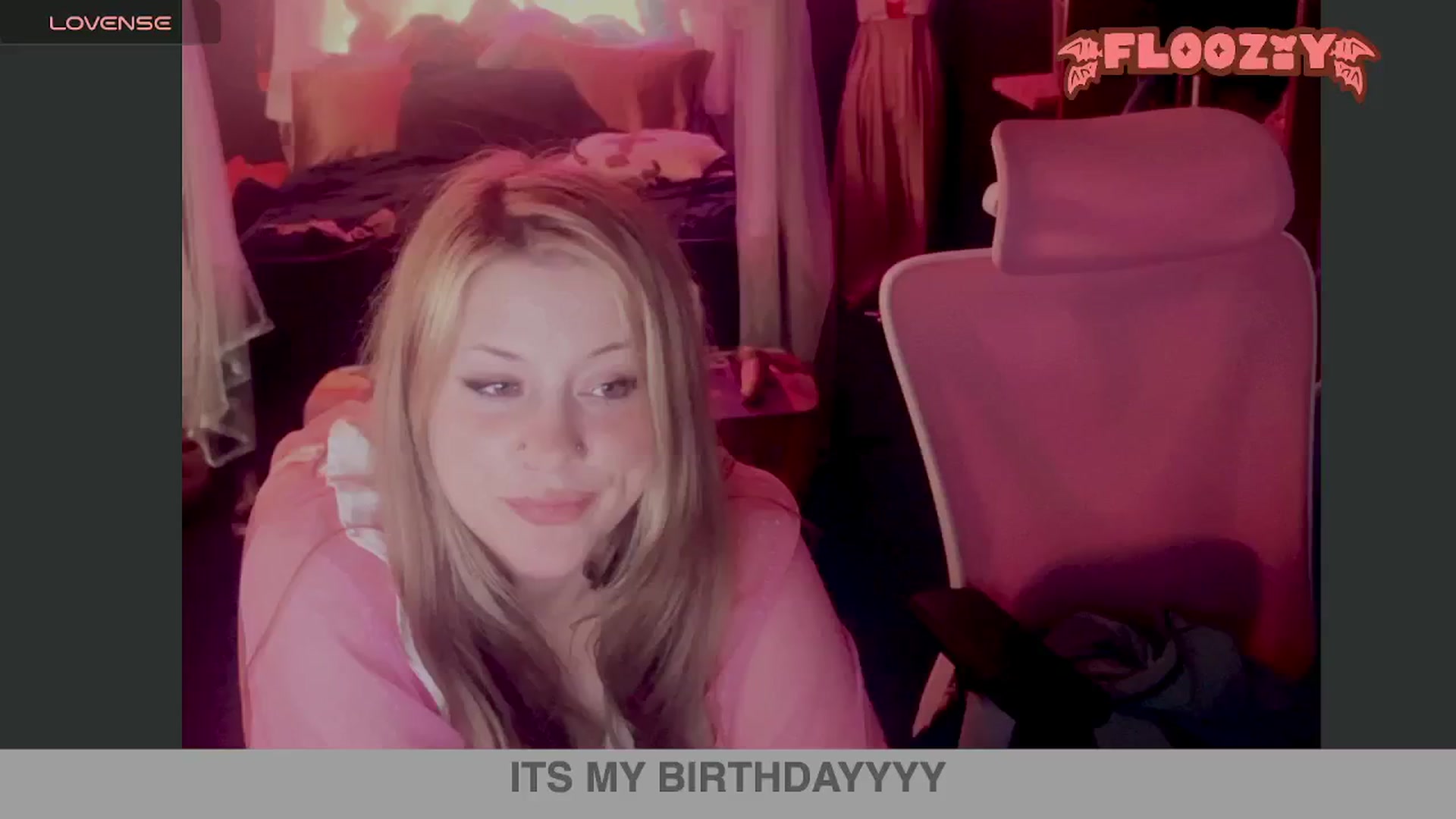 Gallery image thumbnail from flooziy's myfreecams stream on, 07/12/2024, 08:19 image 1 of 20