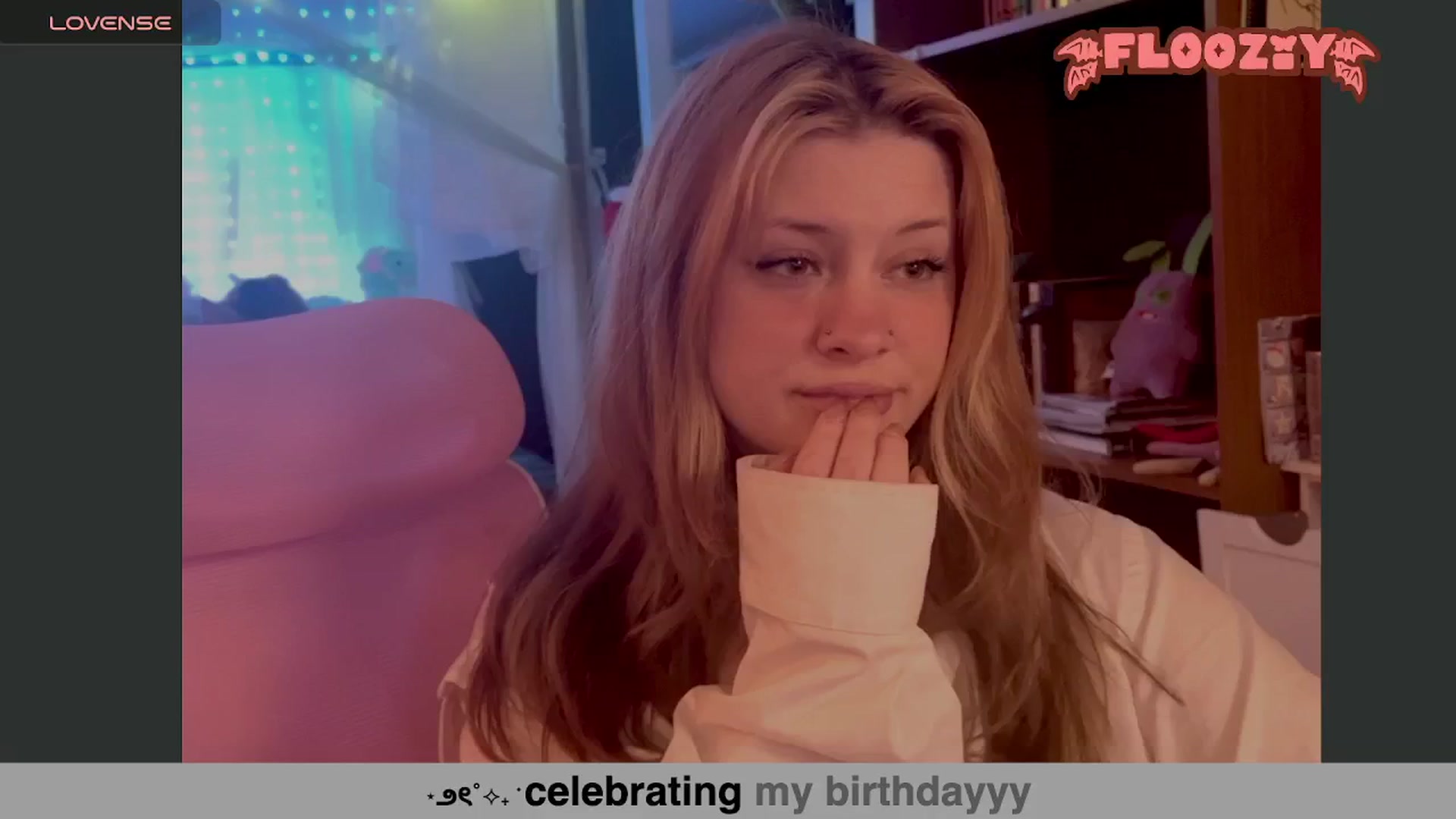 Gallery image thumbnail from flooziy's myfreecams stream on, 07/15/2024, 08:03 image 12 of 20