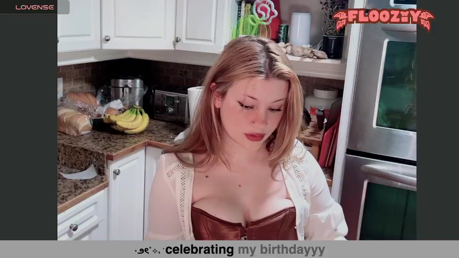 Gallery image thumbnail from flooziy's myfreecams stream on, 07/15/2024, 22:21 image 14 of 20