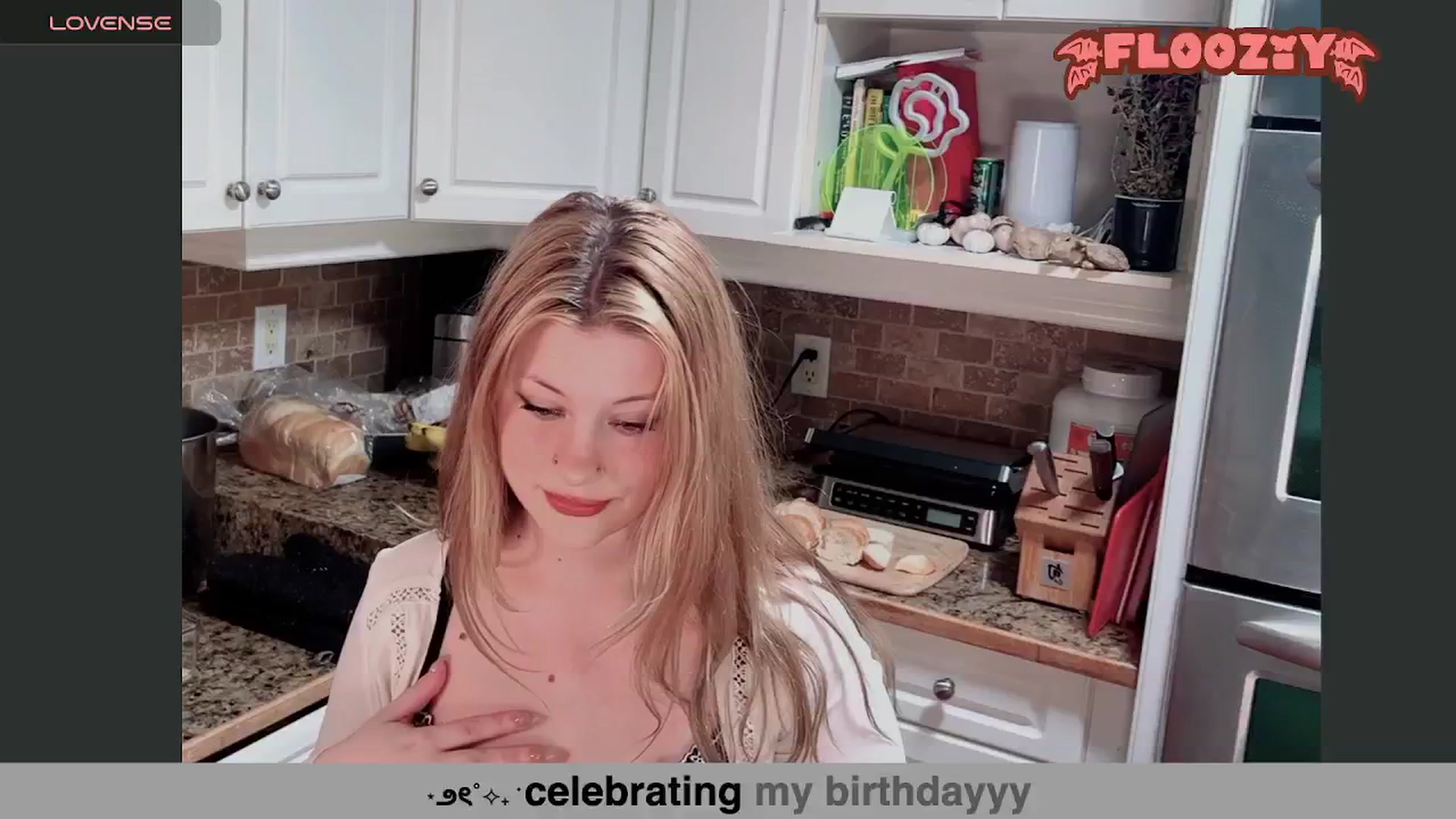 Gallery image thumbnail from flooziy's myfreecams stream on, 07/15/2024, 22:21 image 19 of 20