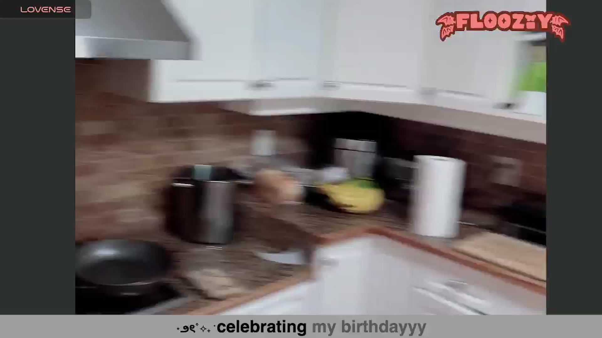 Gallery image thumbnail from flooziy's myfreecams stream on, 07/15/2024, 22:21 image 18 of 20