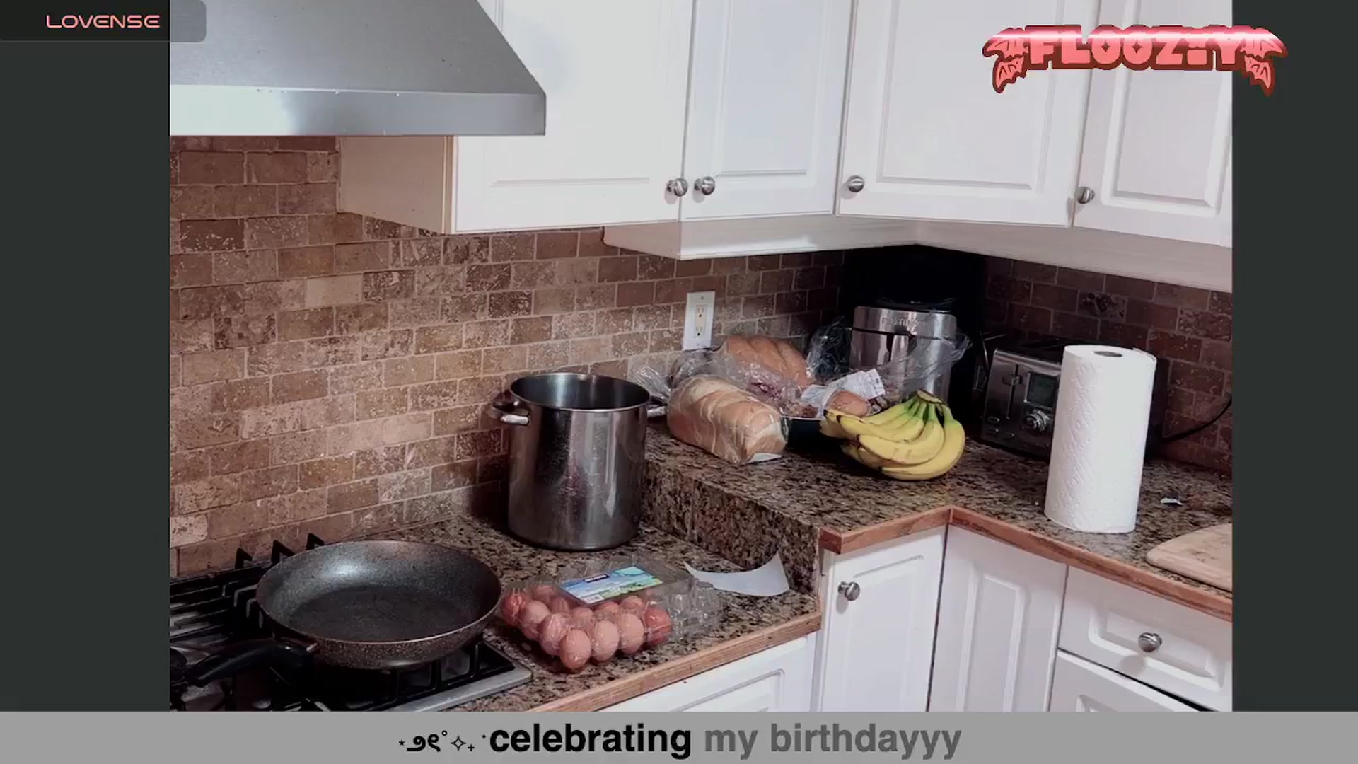 Gallery image thumbnail from flooziy's myfreecams stream on, 07/15/2024, 22:21 image 16 of 20