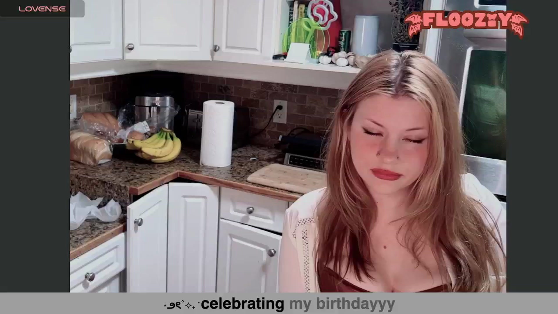 Gallery image thumbnail from flooziy's myfreecams stream on, 07/15/2024, 22:21 image 7 of 20