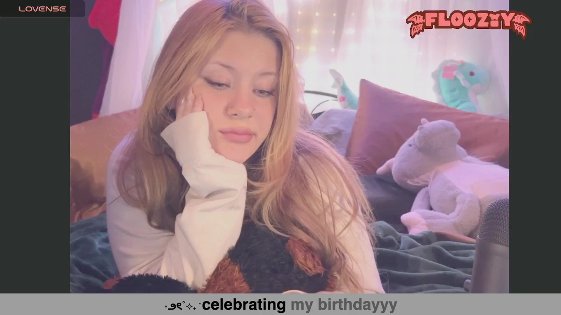 Gallery image thumbnail from flooziy's myfreecams stream on, 07/16/2024, 03:20 image 20 of 20