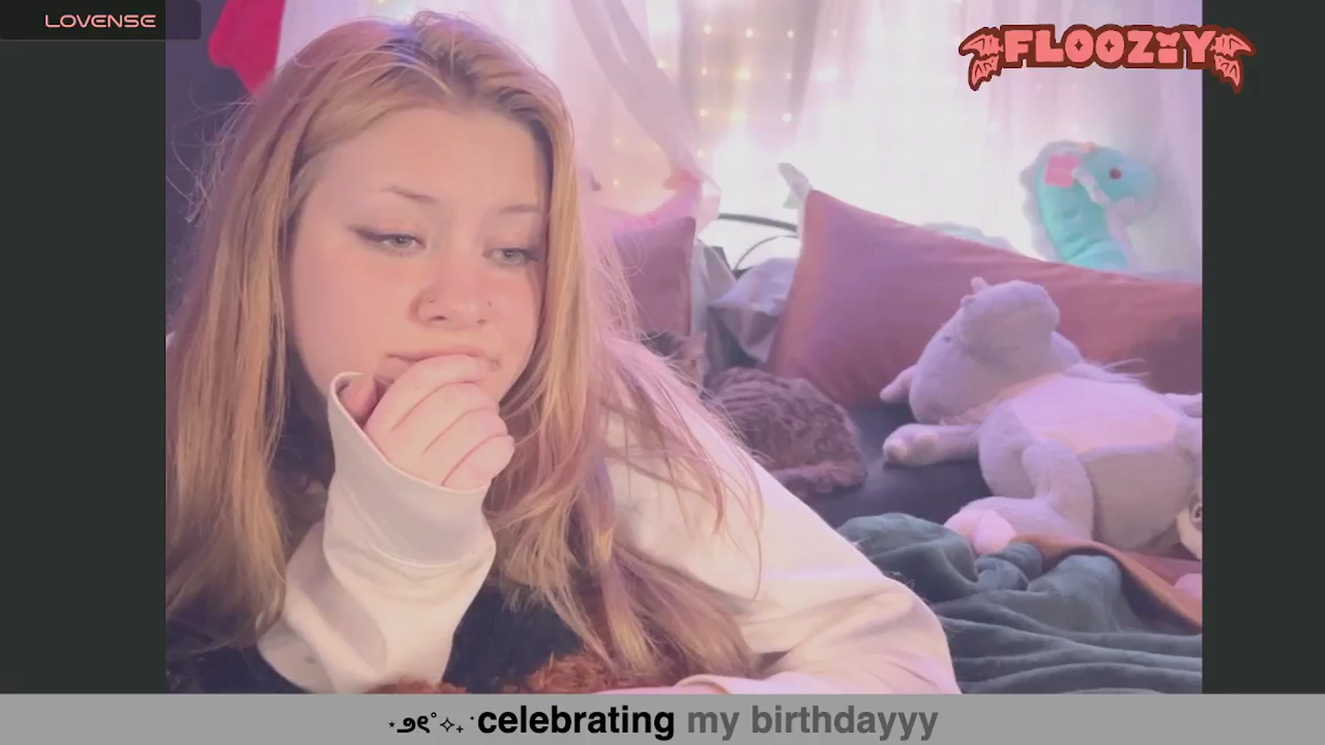 Gallery image thumbnail from flooziy's myfreecams stream on, 07/16/2024, 03:20 image 13 of 20