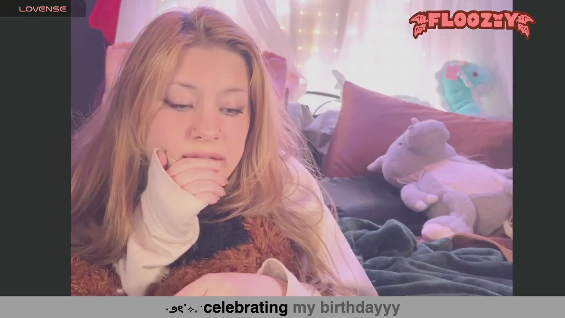 Gallery image thumbnail from flooziy's myfreecams stream on, 07/16/2024, 03:20 image 18 of 20