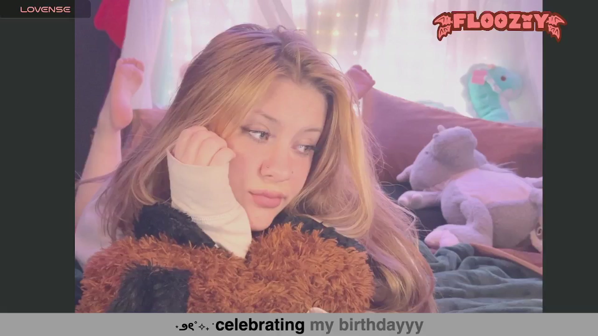 Gallery image thumbnail from flooziy's myfreecams stream on, 07/16/2024, 03:20 image 12 of 20