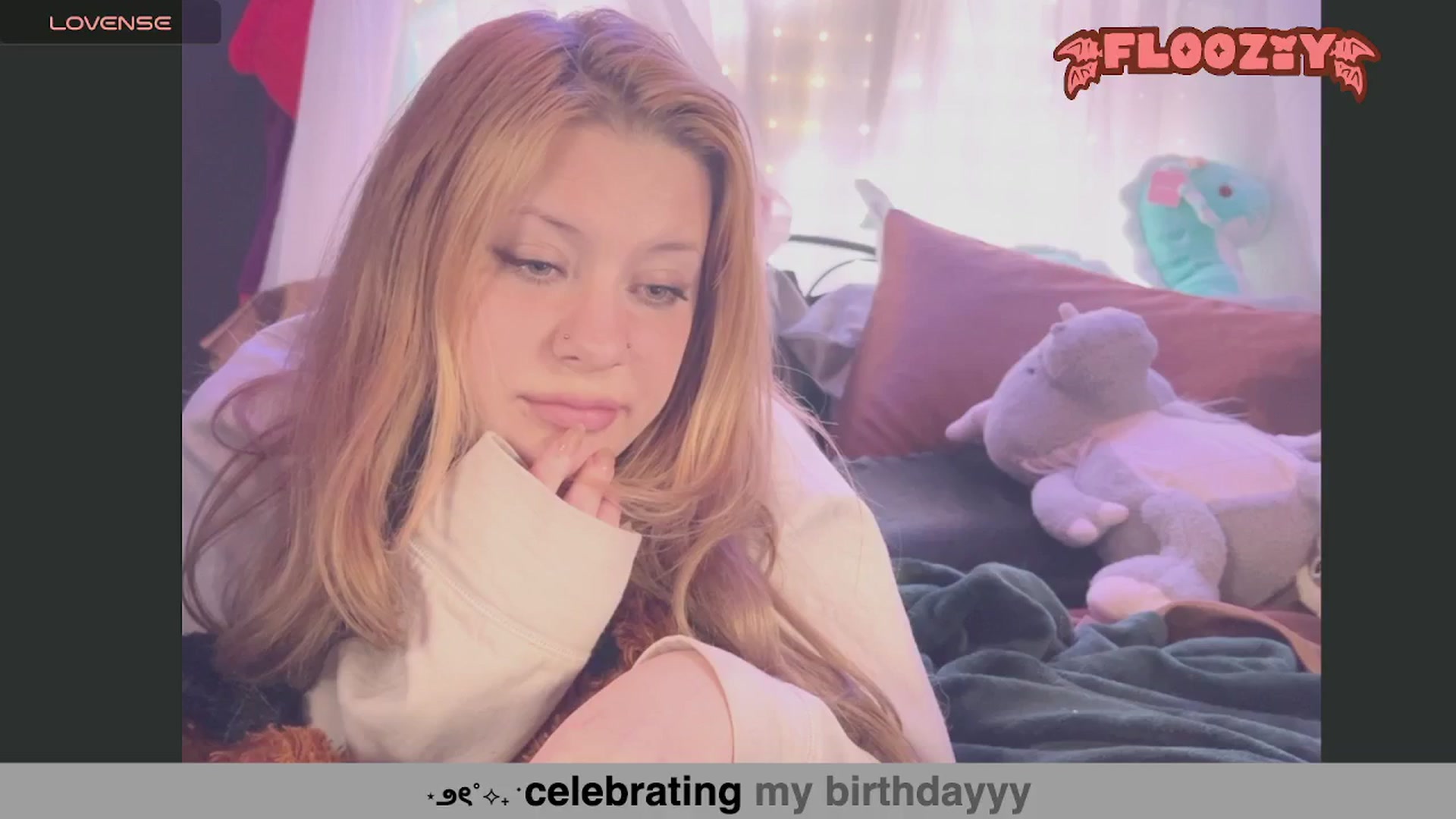 Gallery image thumbnail from flooziy's myfreecams stream on, 07/16/2024, 03:20 image 16 of 20