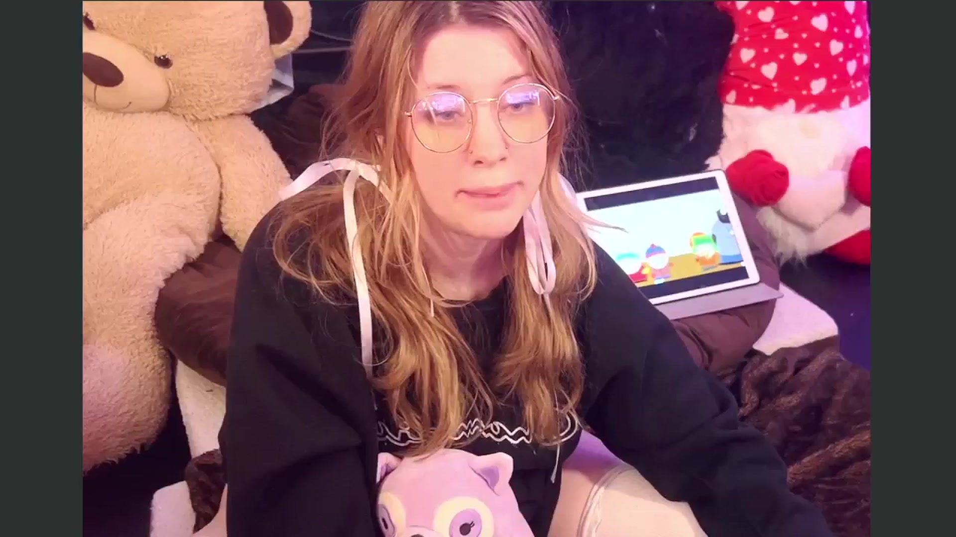 Gallery image thumbnail from flooziy's myfreecams stream on, 10/16/2024, 06:00 image 13 of 20