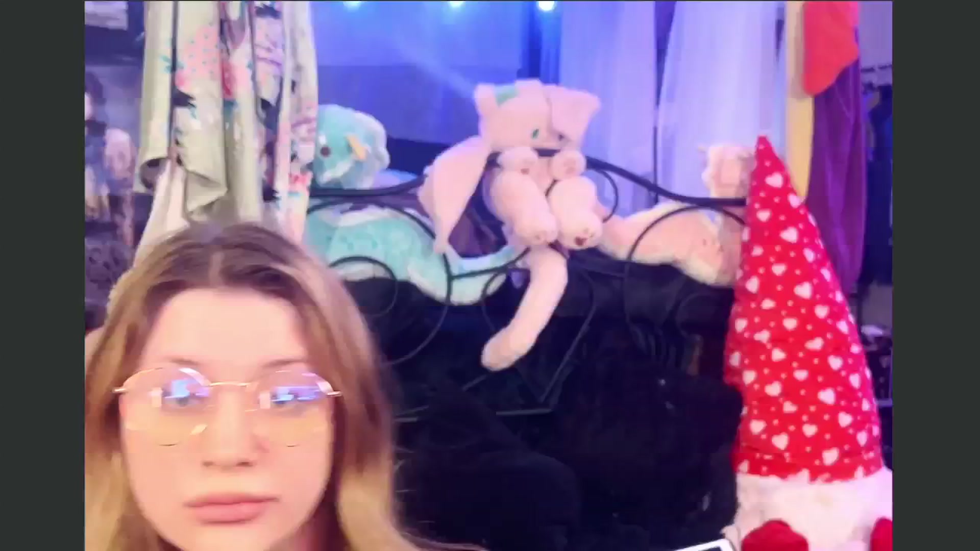 Gallery image thumbnail from flooziy's myfreecams stream on, 10/16/2024, 07:00 image 1 of 20