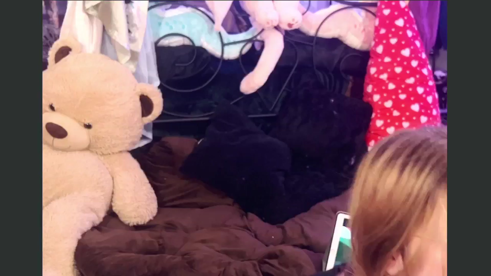 Gallery image thumbnail from flooziy's myfreecams stream on, 10/16/2024, 07:00 image 9 of 20