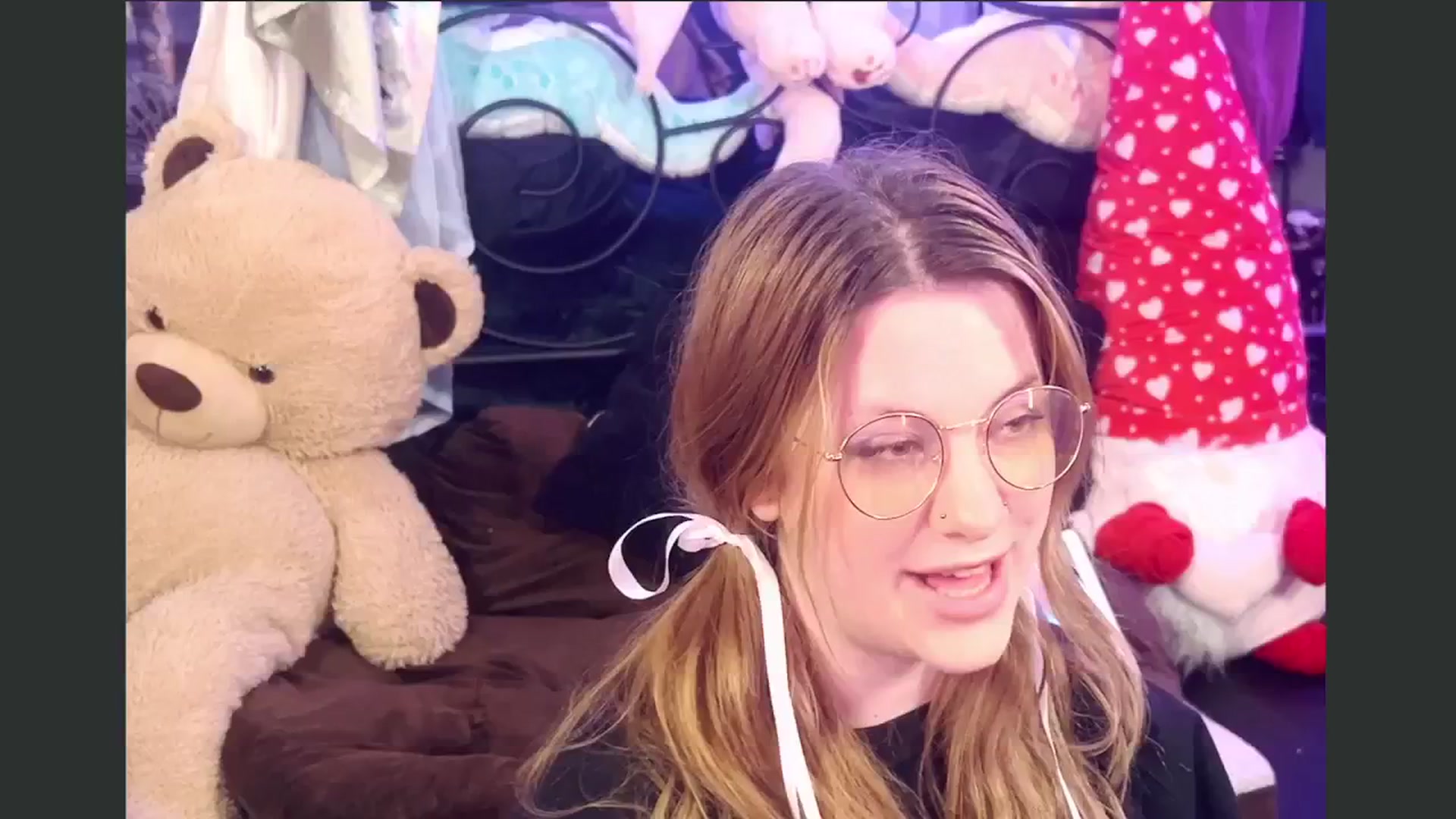 Gallery image thumbnail from flooziy's myfreecams stream on, 10/16/2024, 07:00 image 5 of 20