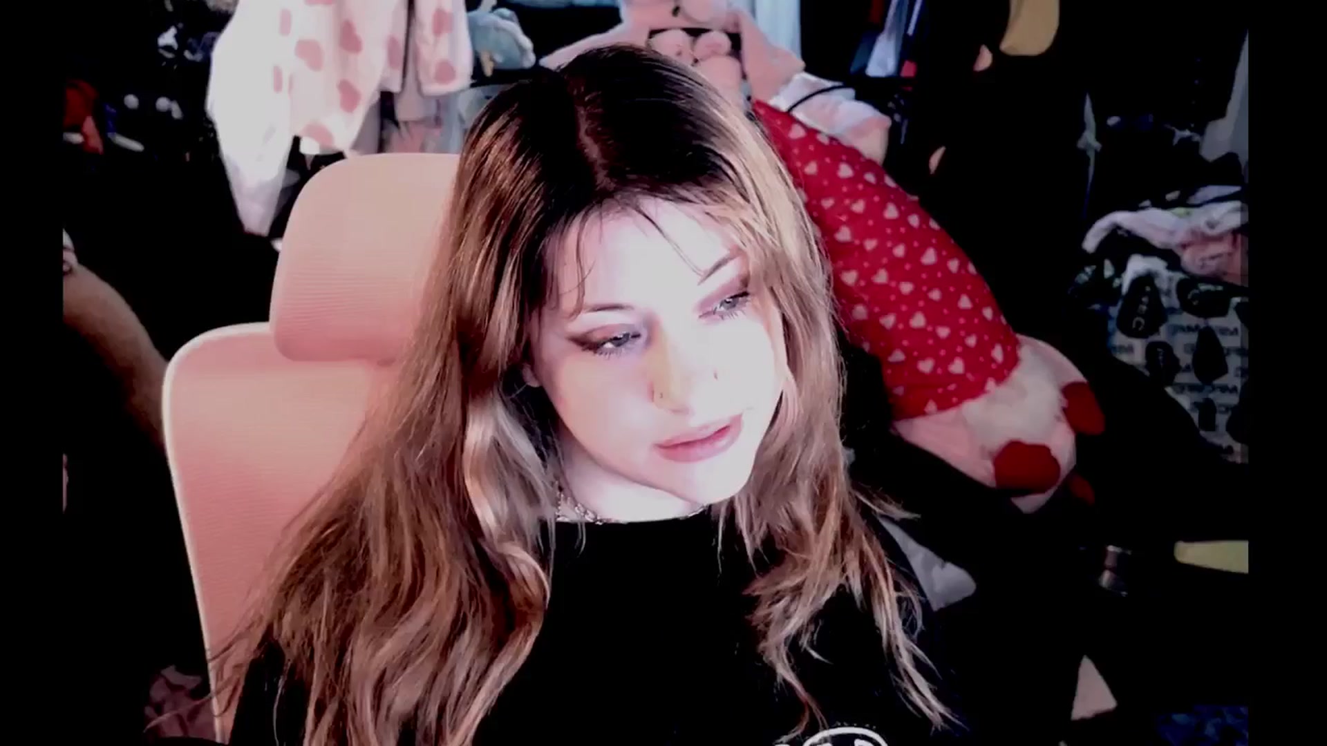 Gallery image thumbnail from flooziy's myfreecams stream on, 11/12/2024, 07:07 image 20 of 20