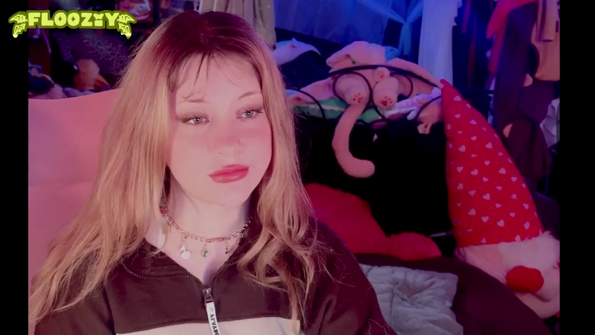 Gallery image thumbnail from flooziy's myfreecams stream on, 11/13/2024, 07:03 image 1 of 20