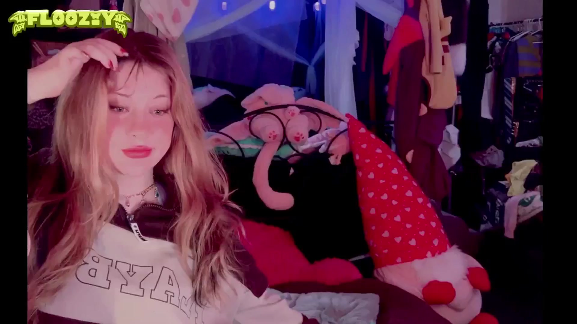 Gallery image thumbnail from flooziy's myfreecams stream on, 11/13/2024, 07:03 image 8 of 20