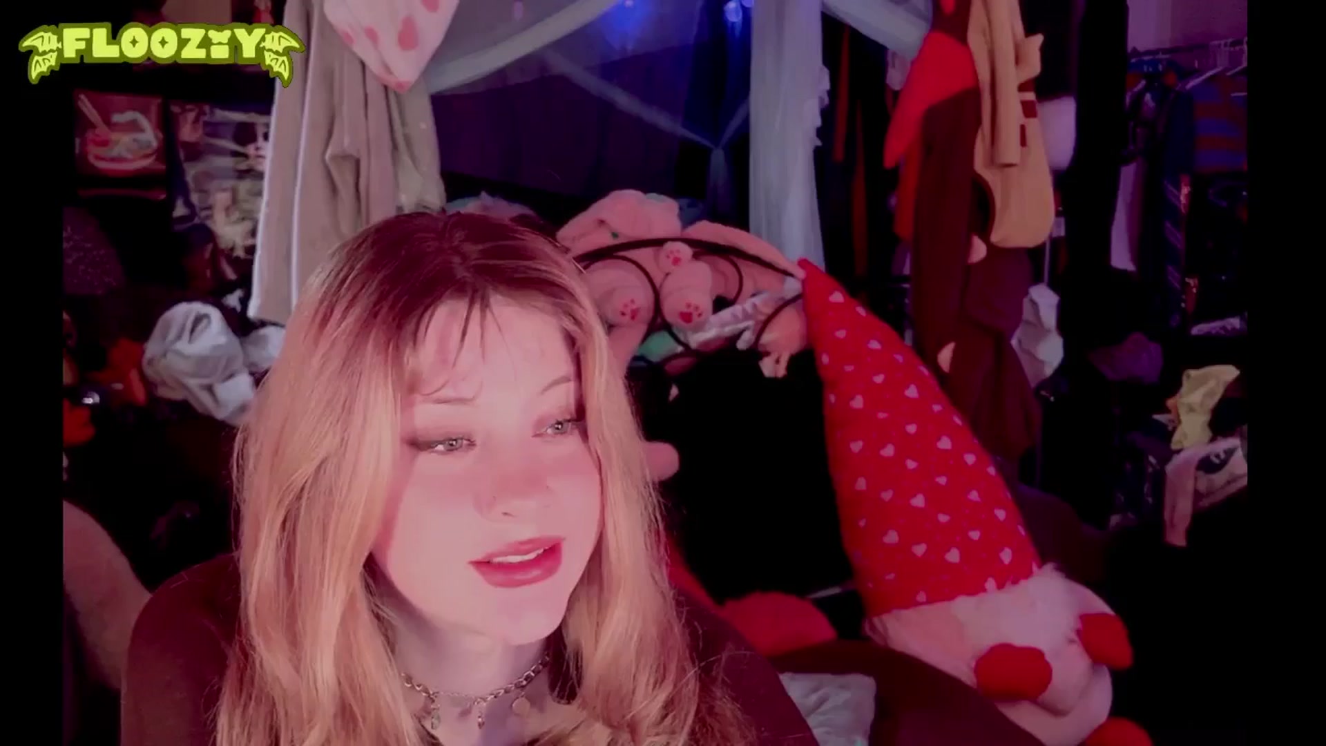 Gallery image thumbnail from flooziy's myfreecams stream on, 11/13/2024, 07:03 image 10 of 20