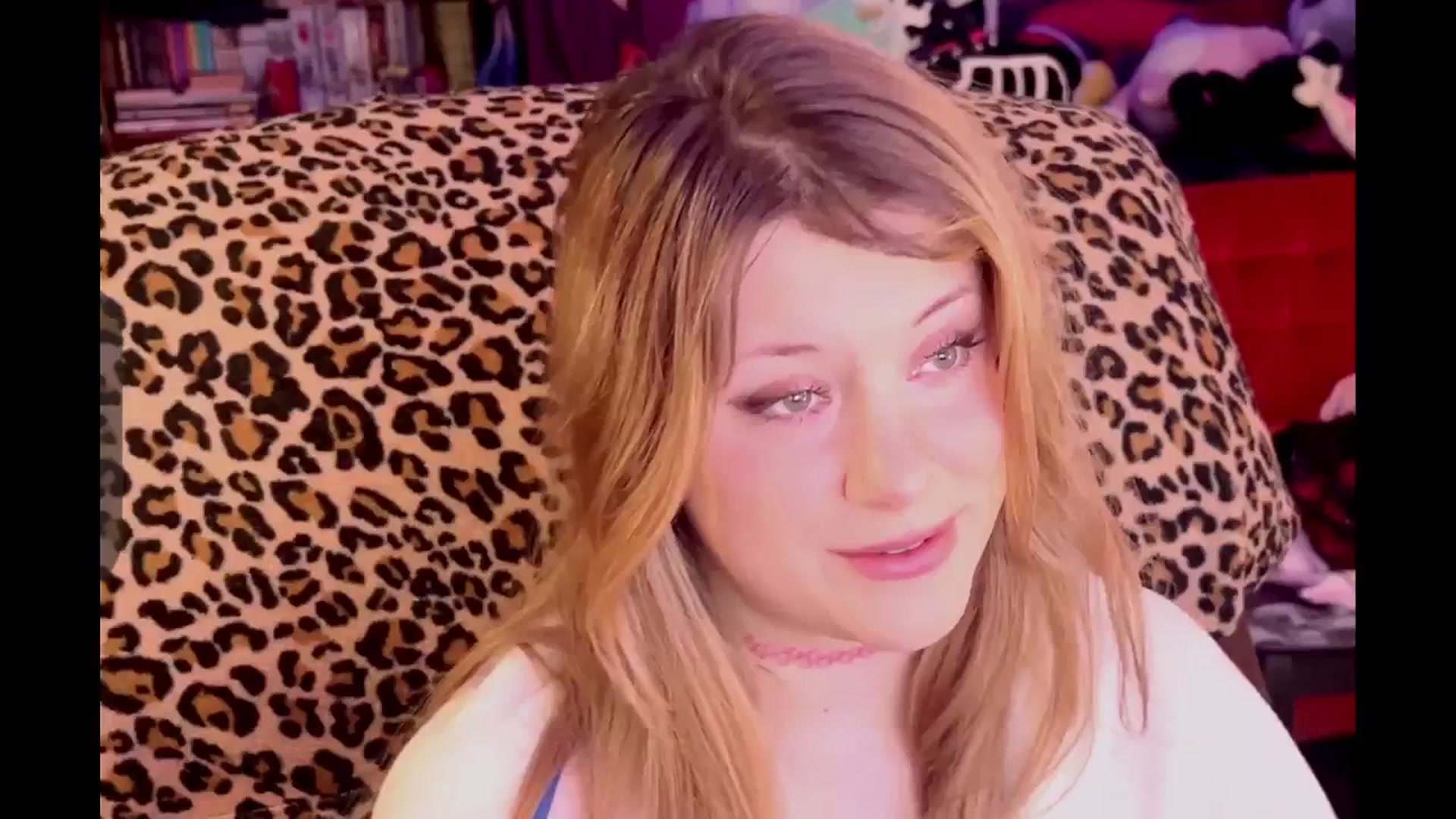 Gallery image thumbnail from flooziy's myfreecams stream on, 12/06/2024, 08:23 image 2 of 20