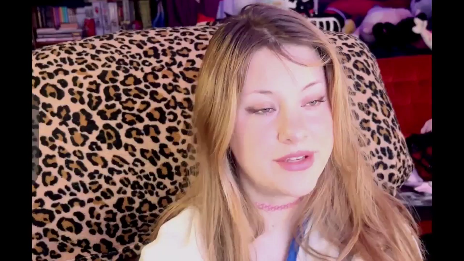 Gallery image thumbnail from flooziy's myfreecams stream on, 12/06/2024, 08:23 image 5 of 20