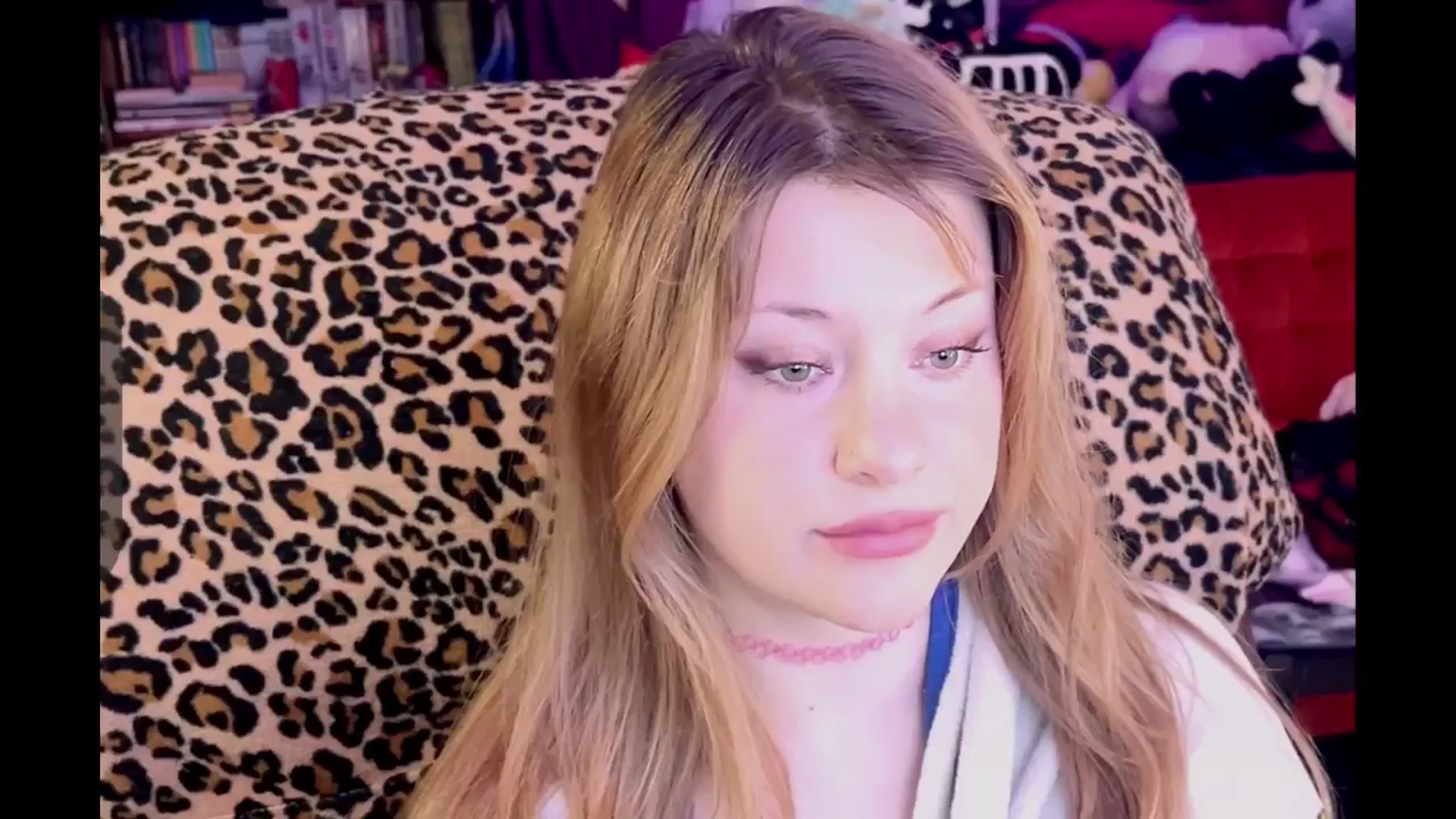 Gallery image thumbnail from flooziy's myfreecams stream on, 12/06/2024, 08:23 image 11 of 20