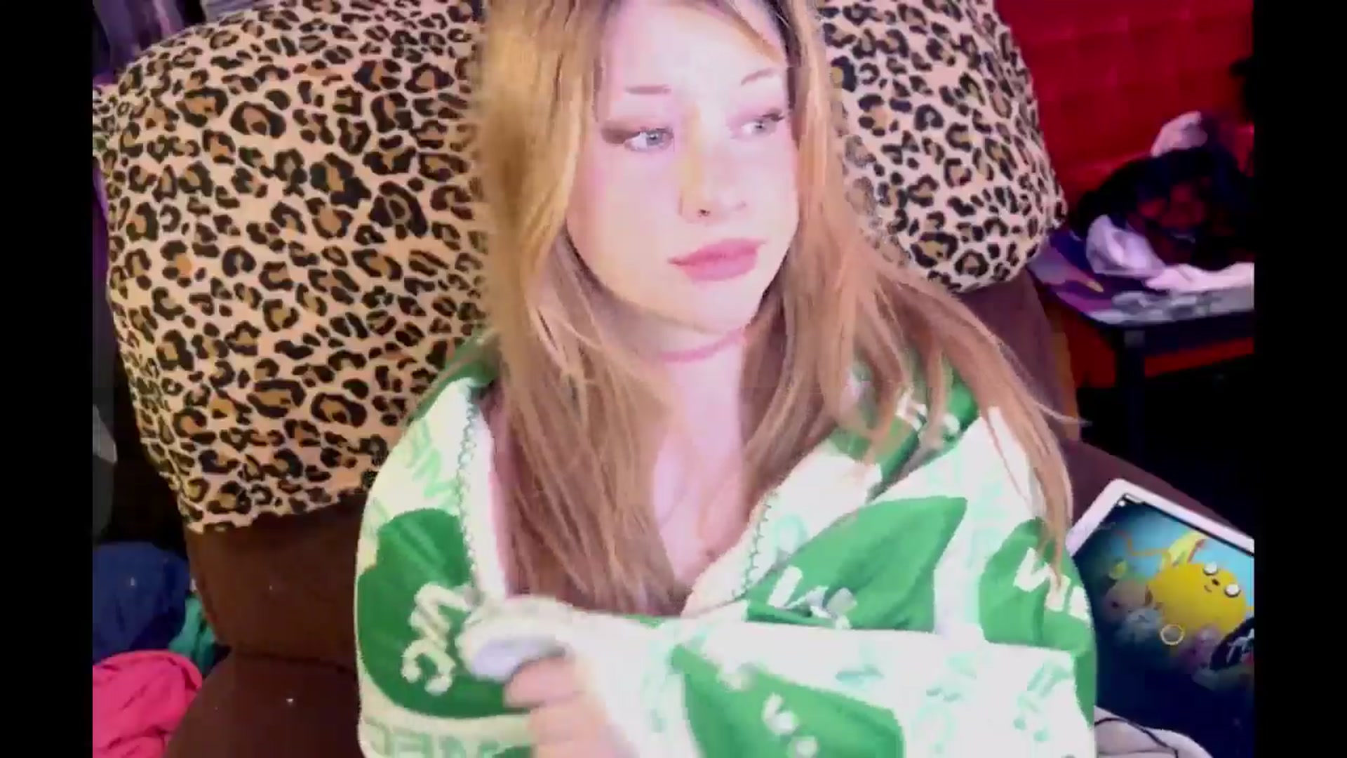 Gallery image thumbnail from flooziy's myfreecams stream on, 12/06/2024, 08:44 image 15 of 20